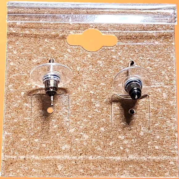 NWT Purple Freshwater Pearls on Sterling Silver Earrings Hooks - Picture 2 of 2